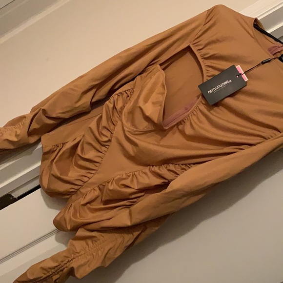 Pretty Little Thing 💛Gold-tone🌟stretchy top! - Picture 4 of 5